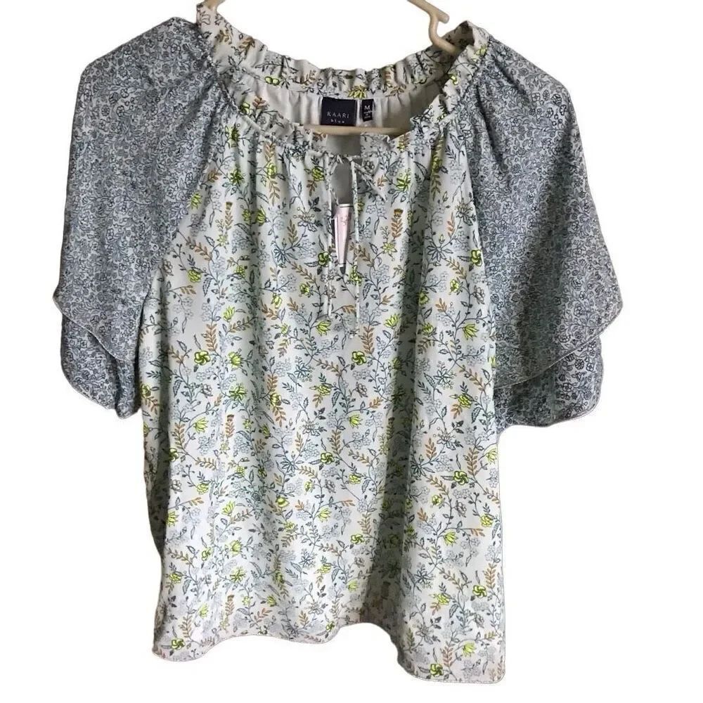 Kaari Blue top blouse size Medium blue floral ruffles short sleeve NWT New